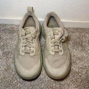 Vans UltraRange NEO VR3 Sneakers in Cream